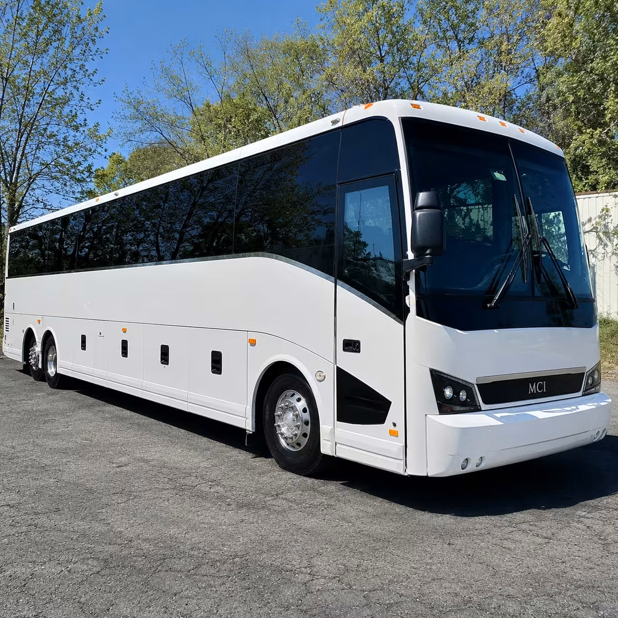 hemet concert bus rentals with onboard amenities that keep the energy going all night